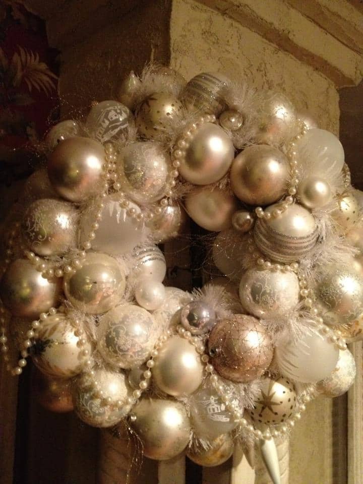 22 Awesomely Shabby Chic Christmas Wreath That Can Be Used All Year Round 7
