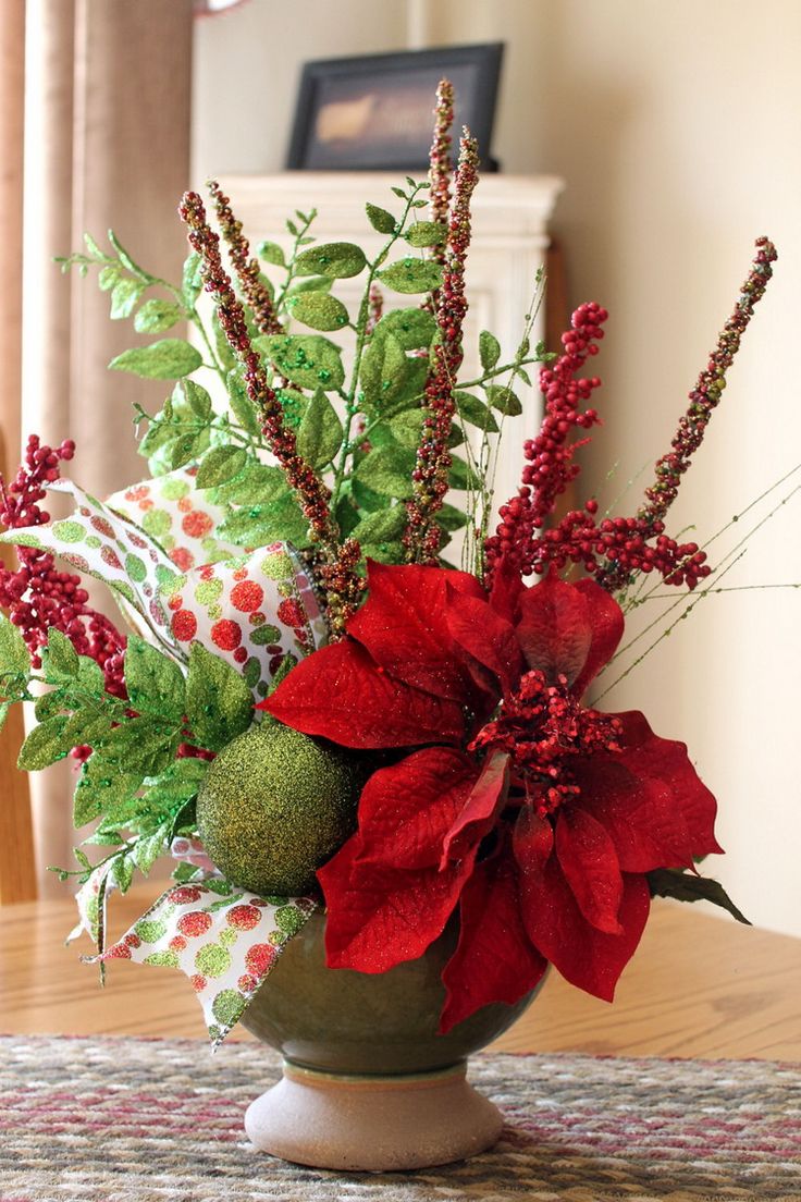 Christmas Centerpieces That Will Embellish Your Dining Room Decor For The Holidays 12