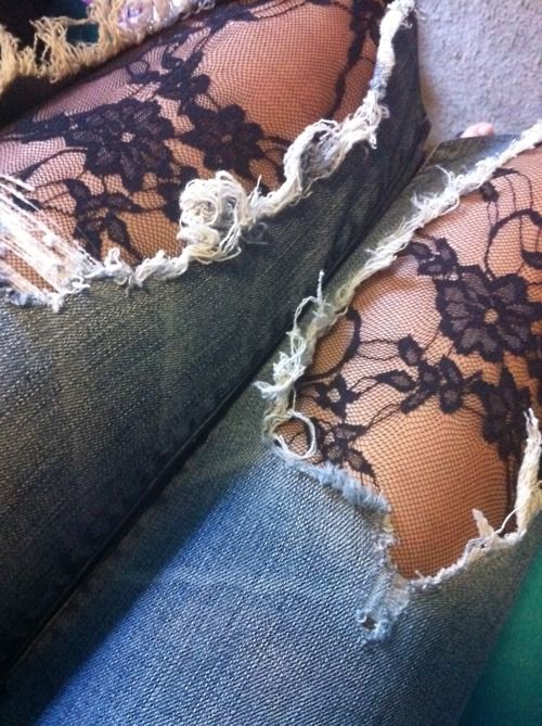 Lace-tights-underneath-ripped-jeans-WONDERFULDIY