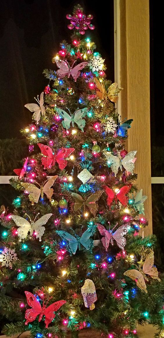 arbol de navidad decorado con mariposas 2