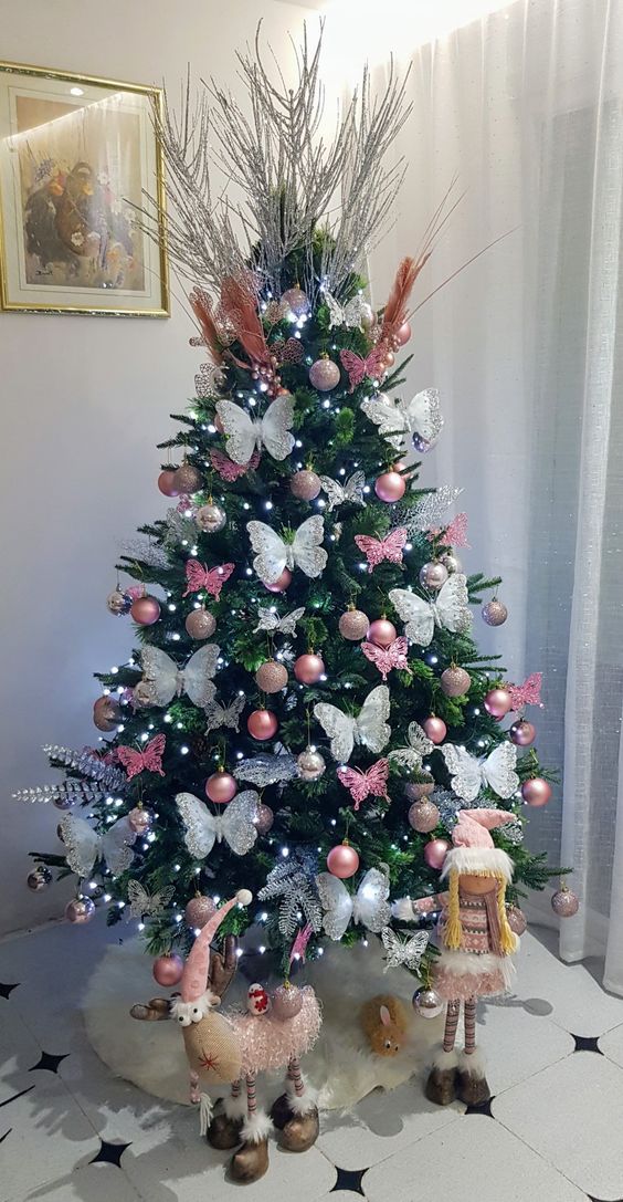 arbol de navidad decorado con mariposas 3