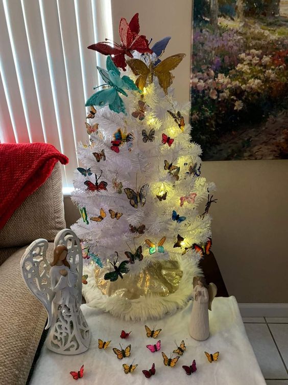 arbol de navidad decorado con mariposas 6