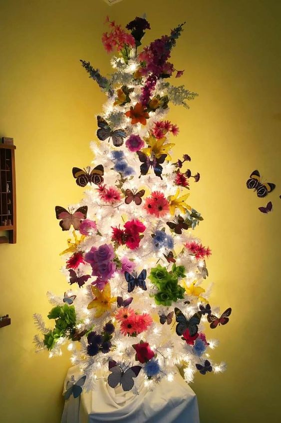 arbol de navidad decorado con mariposas 7