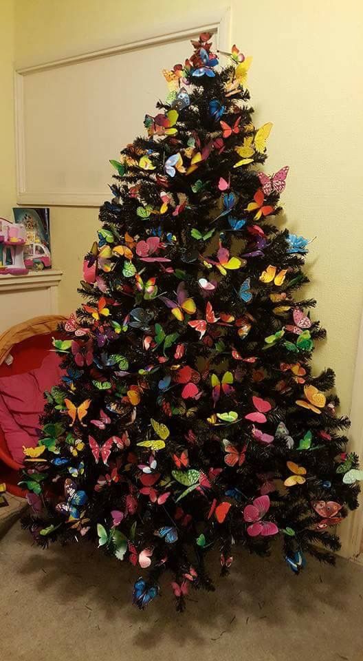 arbol de navidad decorado con mariposas 8