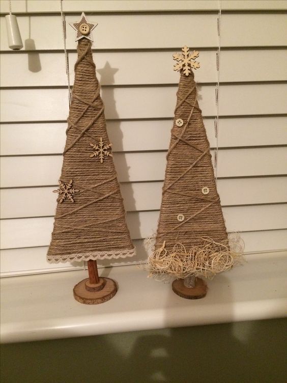 arboles de navidad triangulares con cordel de yute