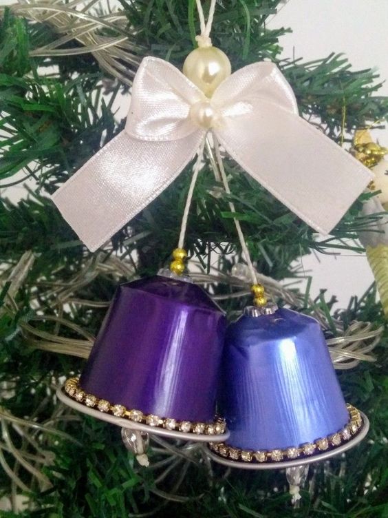 campanas navidenas hechas con material reciclado 1