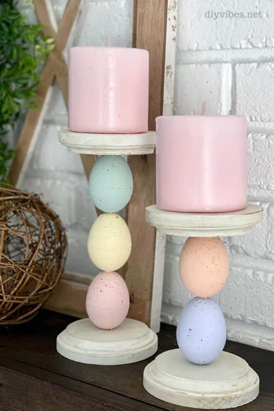 candelabros hechos con huevos de pascua