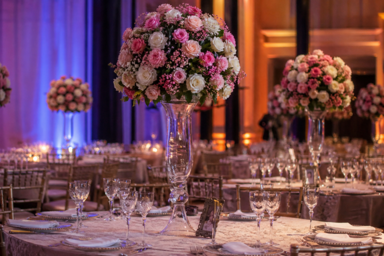 Centros de Mesa con Bolas de Flores para tus Eventos: Ideas Elegantes, Románticas y Fáciles de Adaptar Centros de Mesa con Bolas de Flores para tus Eventos: Ideas Elegantes, Románticas y Fáciles de Adaptar centros de mesa con bolas de flores para tus eventos