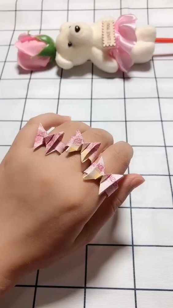 como hacer anillos de papel 7