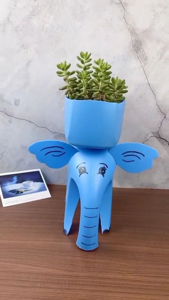 como hacer elefantes con envases bidones de plastico 1