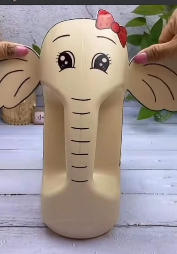 como hacer elefantes con envases bidones de plastico 4