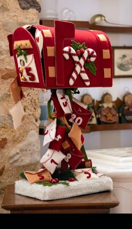 como hacer un buzon navideno hecho con carton 3