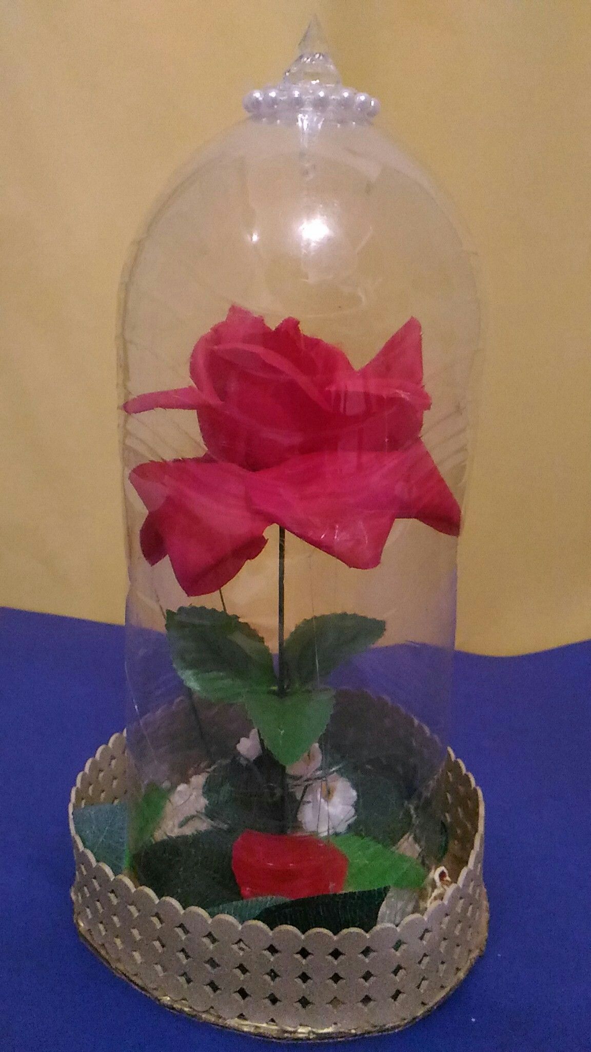 cupula de flores hecha con botella de plastico 4