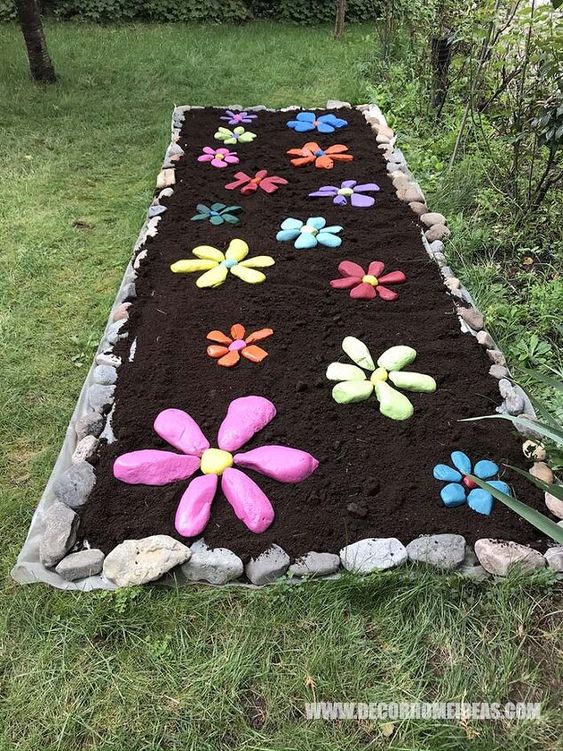 decoracion de jardin con piedras en forma de flor 10