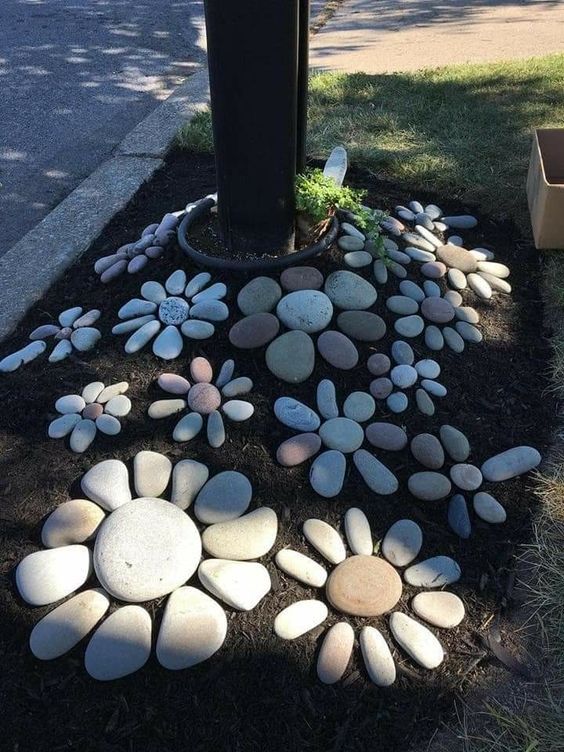 decoracion de jardin con piedras en forma de flor