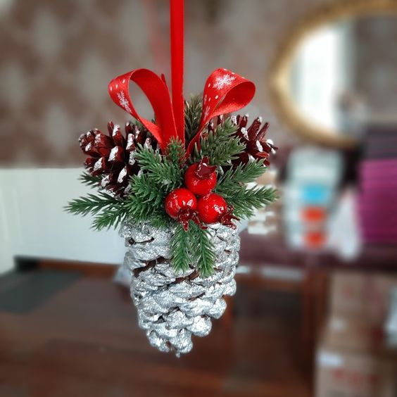 decoracion navidena hechas con pinas 12