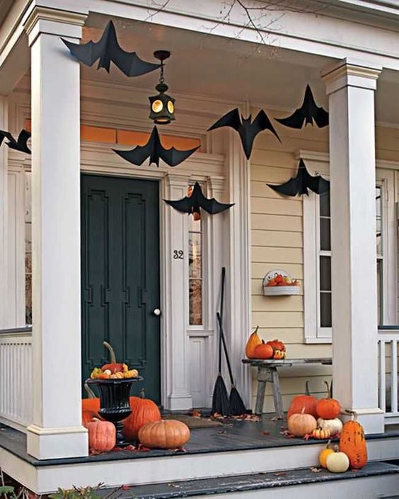 decorar la puerta para halloween de forma espeluznante 1
