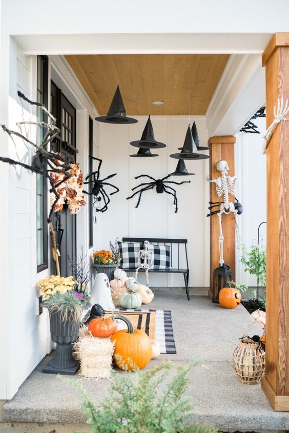 decorar la puerta para halloween de forma espeluznante 4