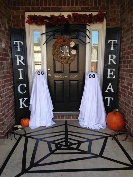 decorar la puerta para halloween de forma espeluznante 5