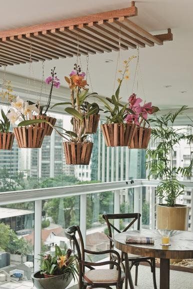 ideas para colgar plantas en el balcon cestas
