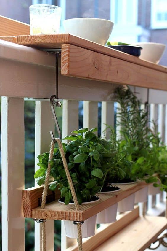 ideas para colgar plantas en el balcon madera