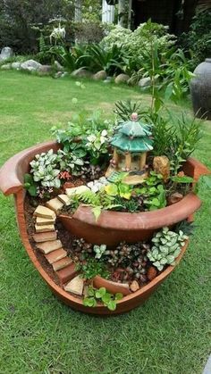 ideas para decorar el jardin con macetas 7
