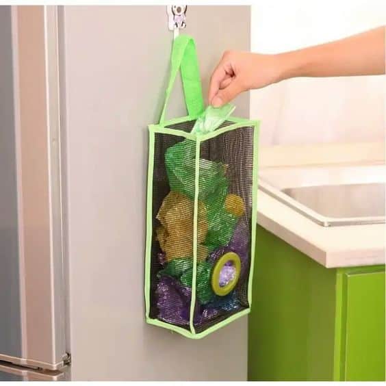 ideas para hacer un dispensador de bolsas 7