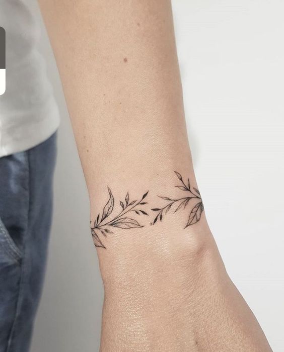 las mejores ideas de tatuaje de pulsera 10