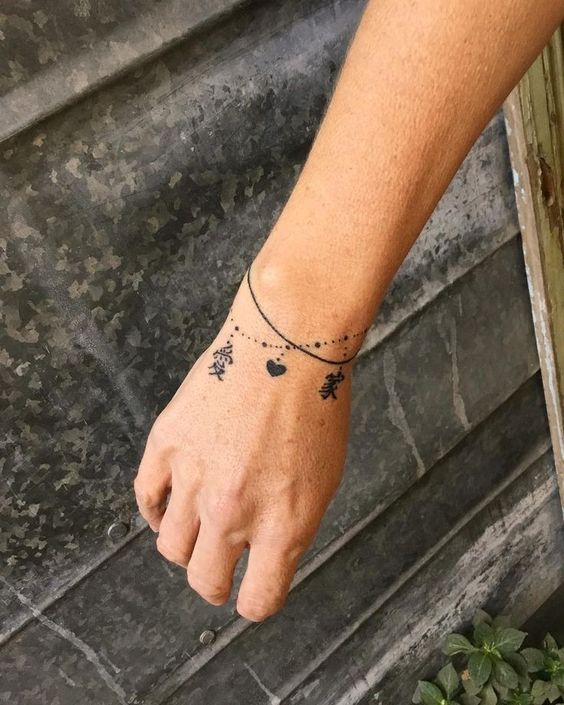las mejores ideas de tatuaje de pulsera 7