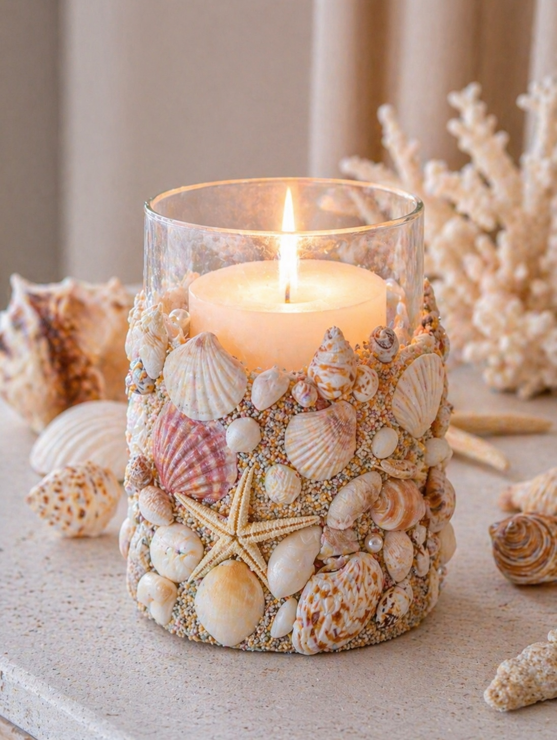 Lindos candelabros o portavelas con conchitas de mar: ideas encantadoras para decorar con un aire costero y artesanal Lindos candelabros o portavelas con conchitas de mar: ideas encantadoras para decorar con un aire costero y artesanal lindos candelabros o portavelas con conchitas de mar 1